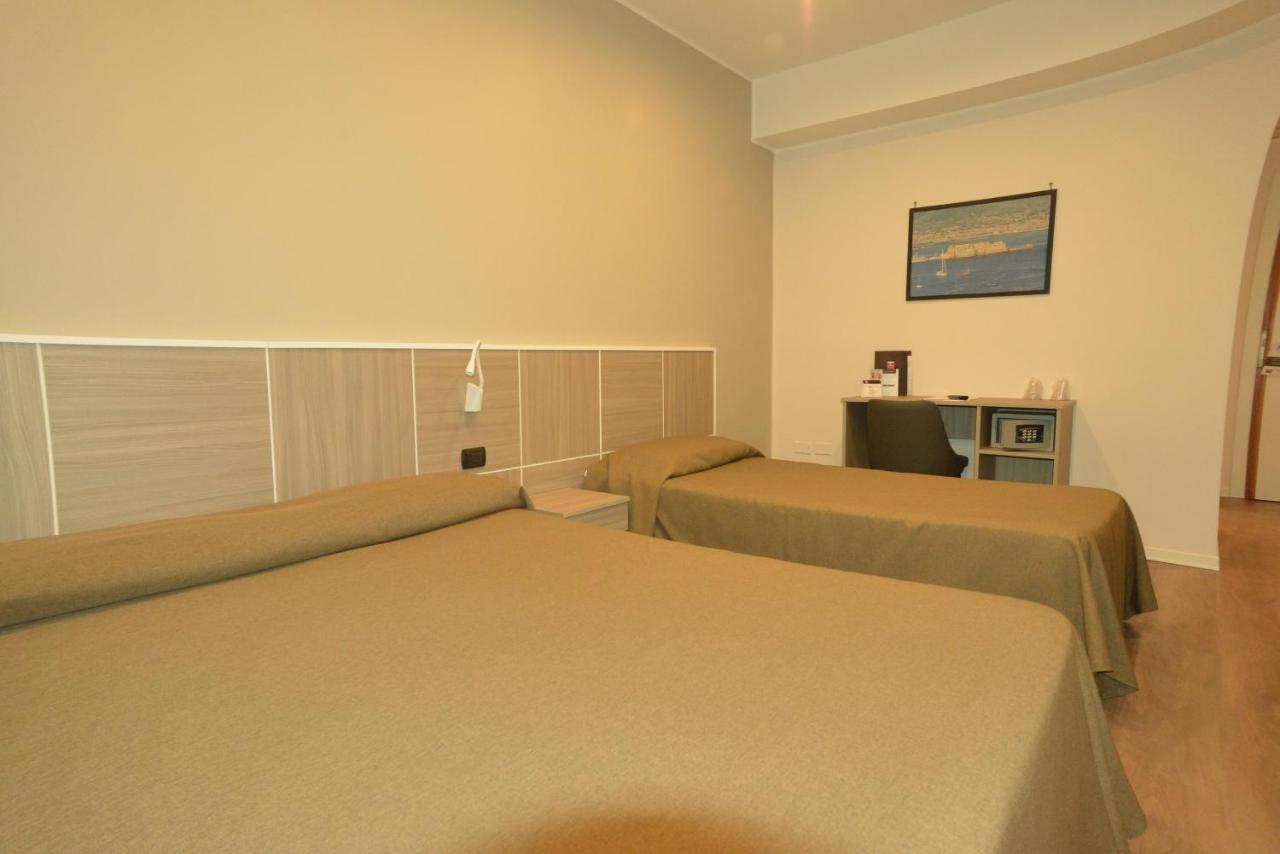 Hotel Tiempo Napoli Esterno foto
