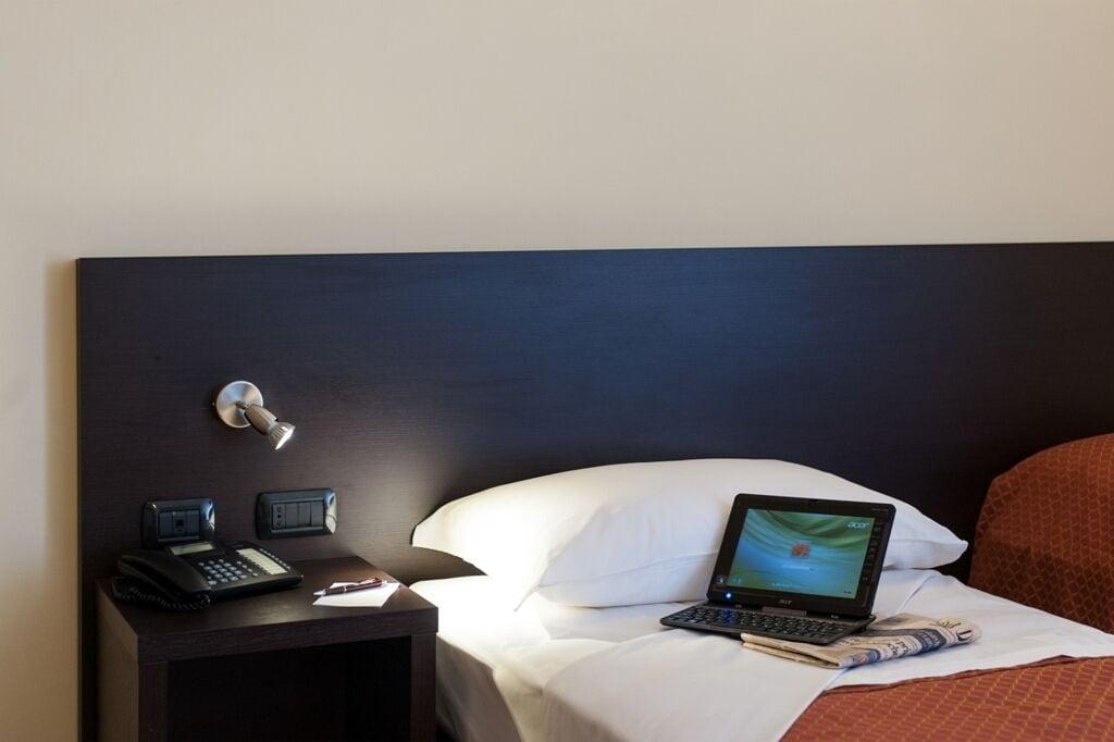 Hotel Tiempo Napoli Esterno foto