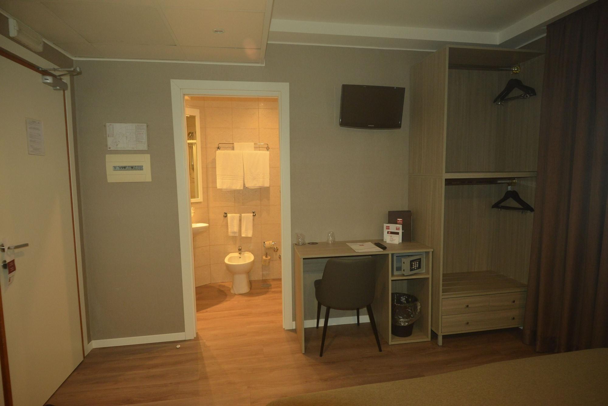 Hotel Tiempo Napoli Esterno foto