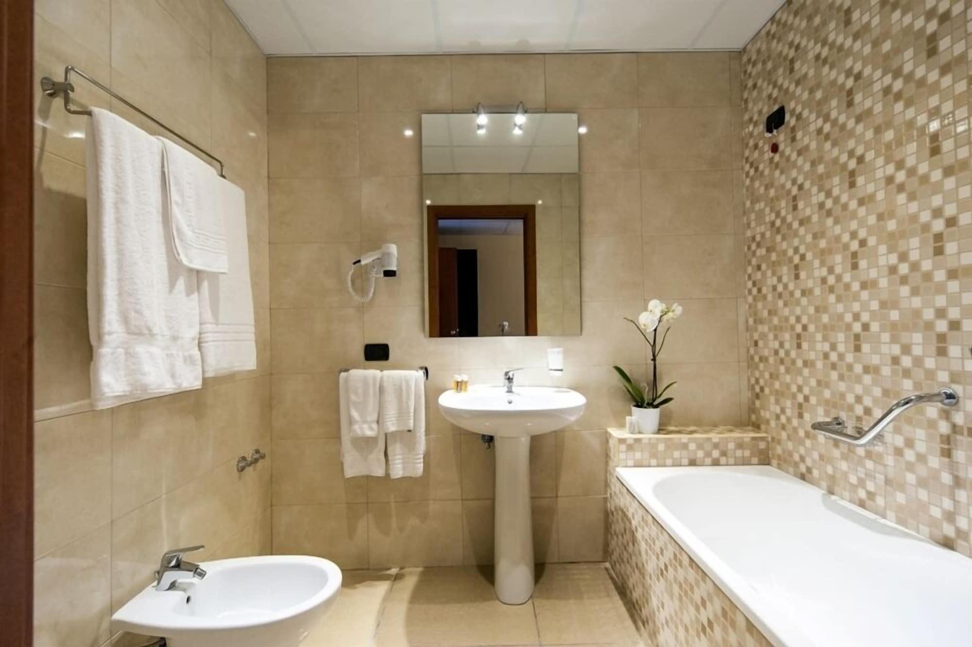 Hotel Tiempo Napoli Esterno foto