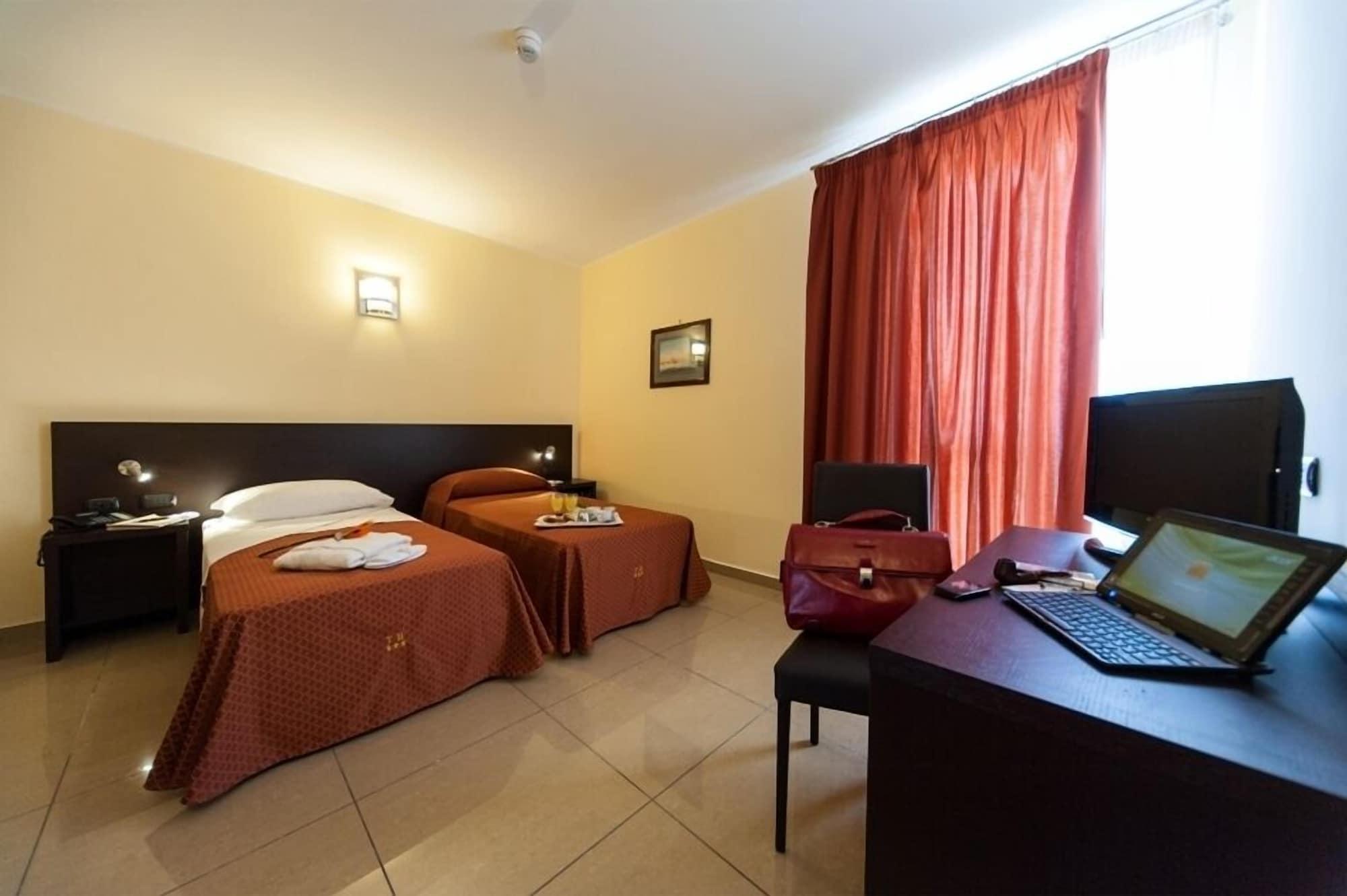 Hotel Tiempo Napoli Camera foto