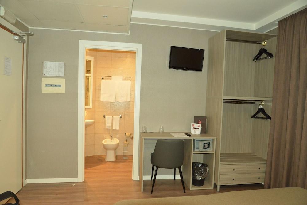 Hotel Tiempo Napoli Esterno foto