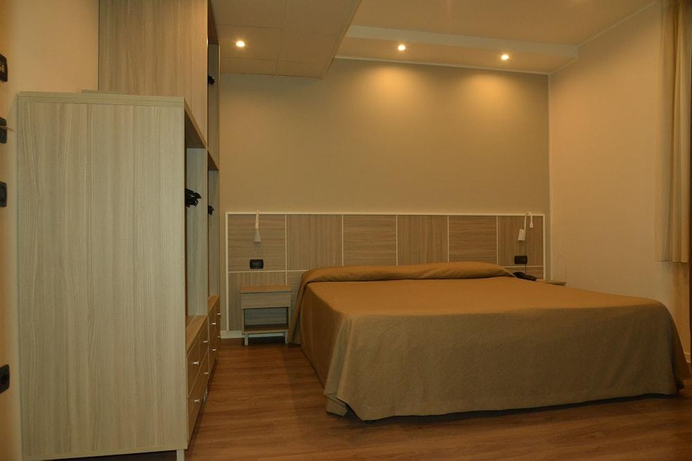 Hotel Tiempo Napoli Esterno foto