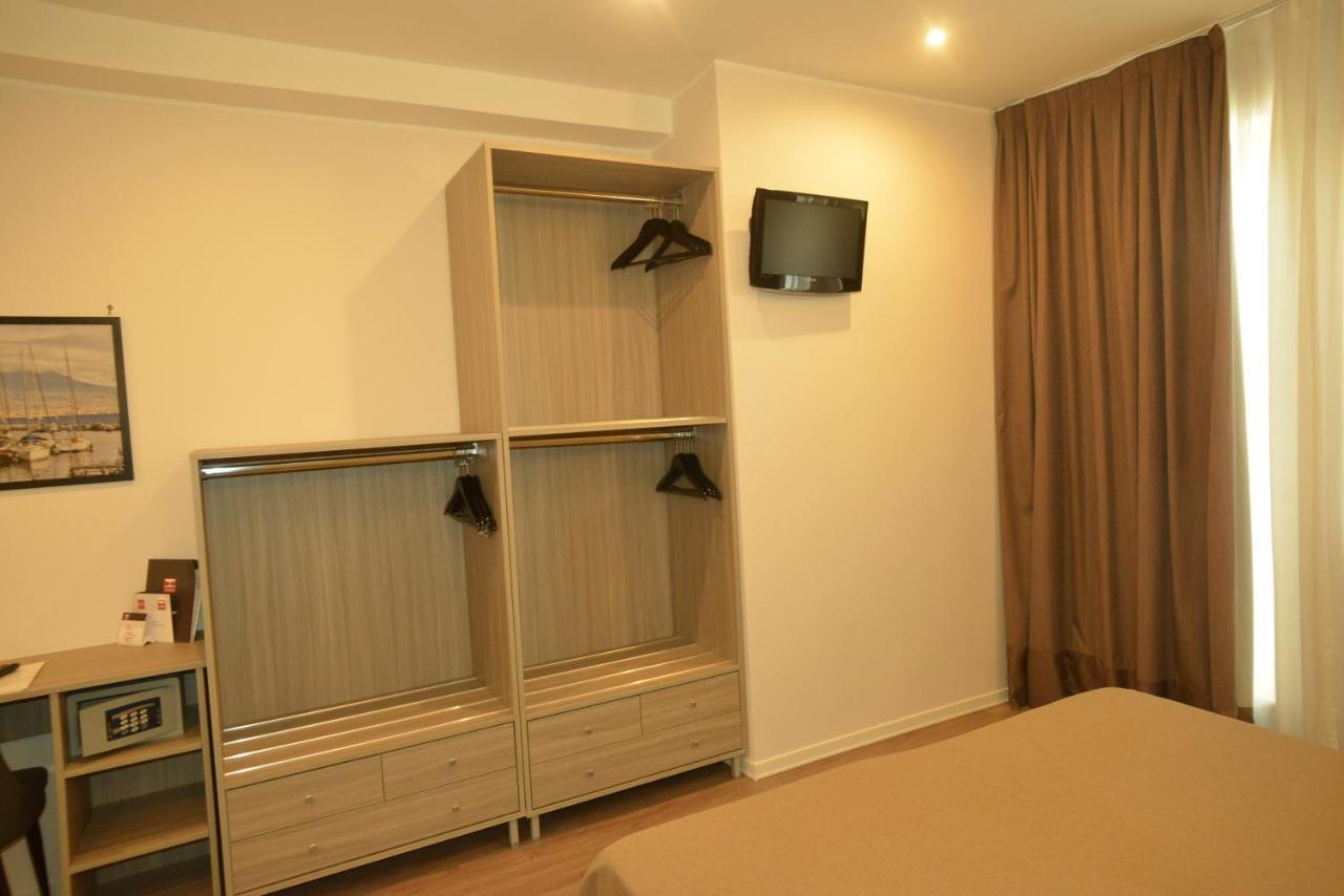 Hotel Tiempo Napoli Esterno foto