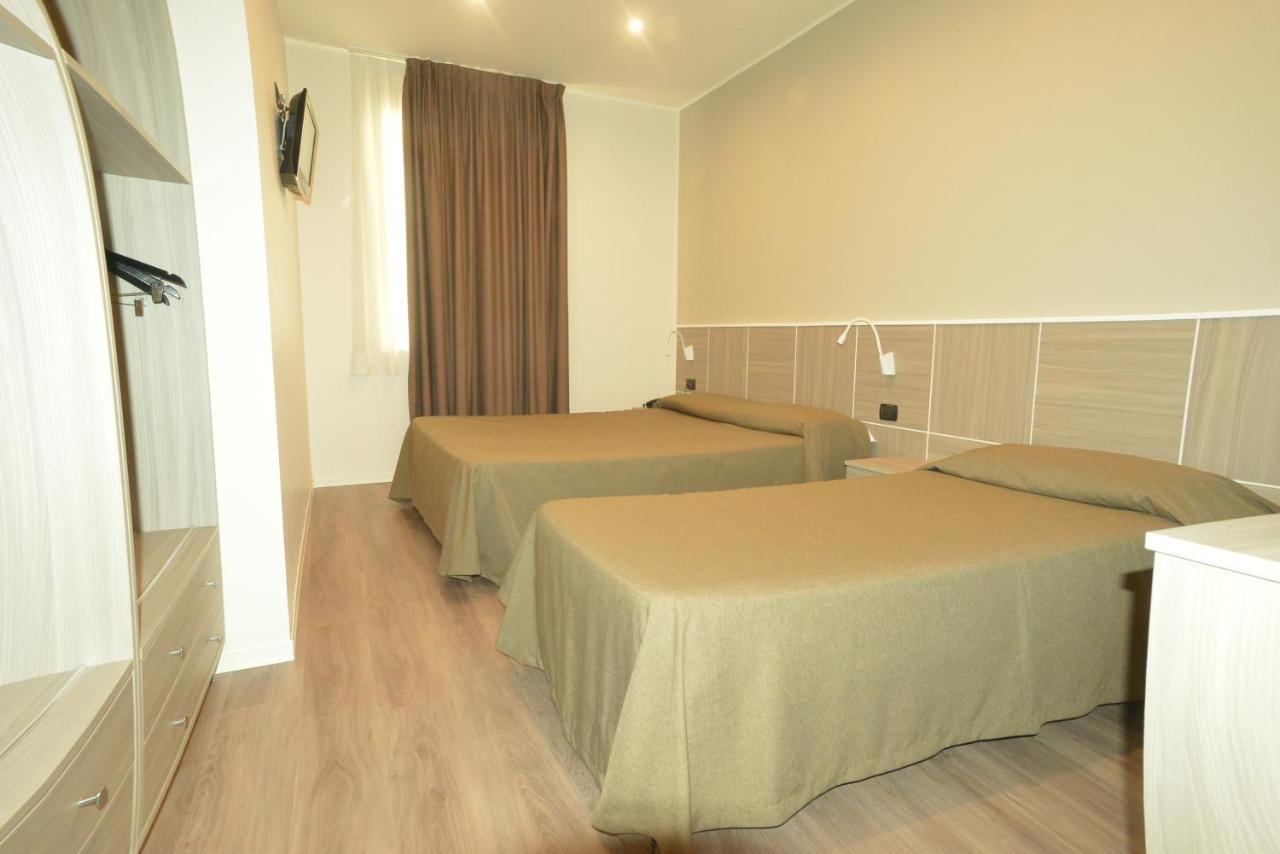 Hotel Tiempo Napoli Esterno foto