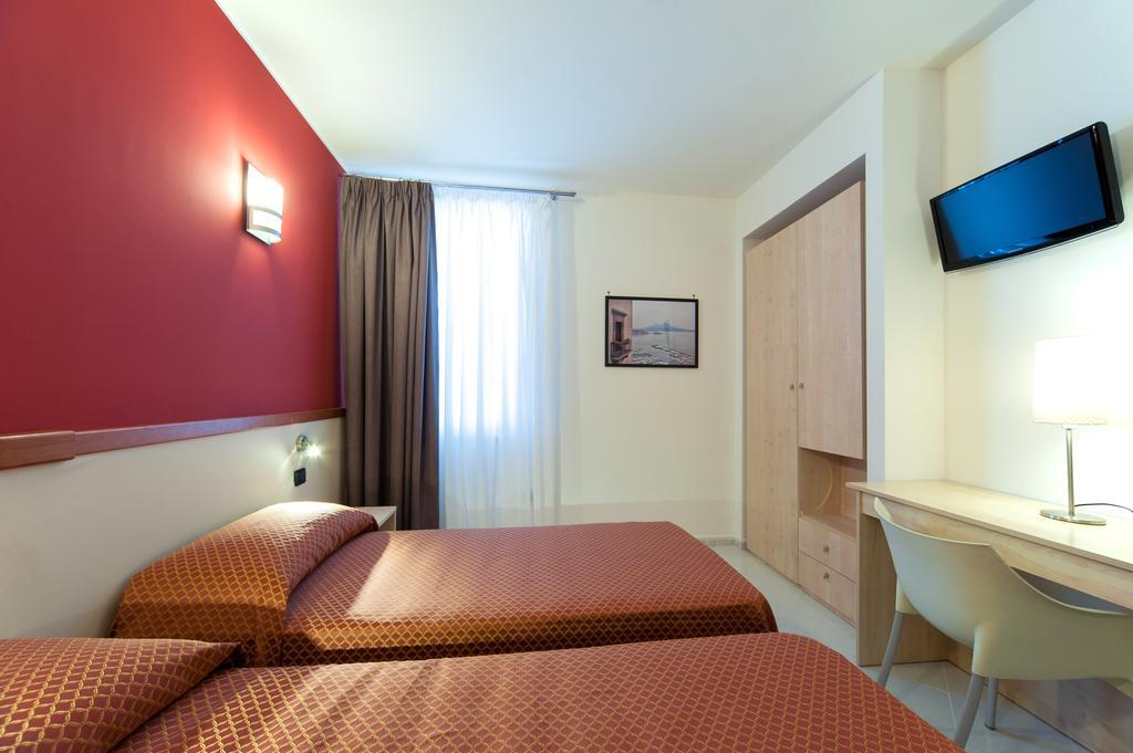 Hotel Tiempo Napoli Esterno foto